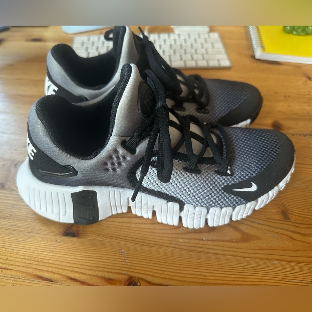 COPY - Nike Metcon Free 4 Women’s 8 Black/White/Gray